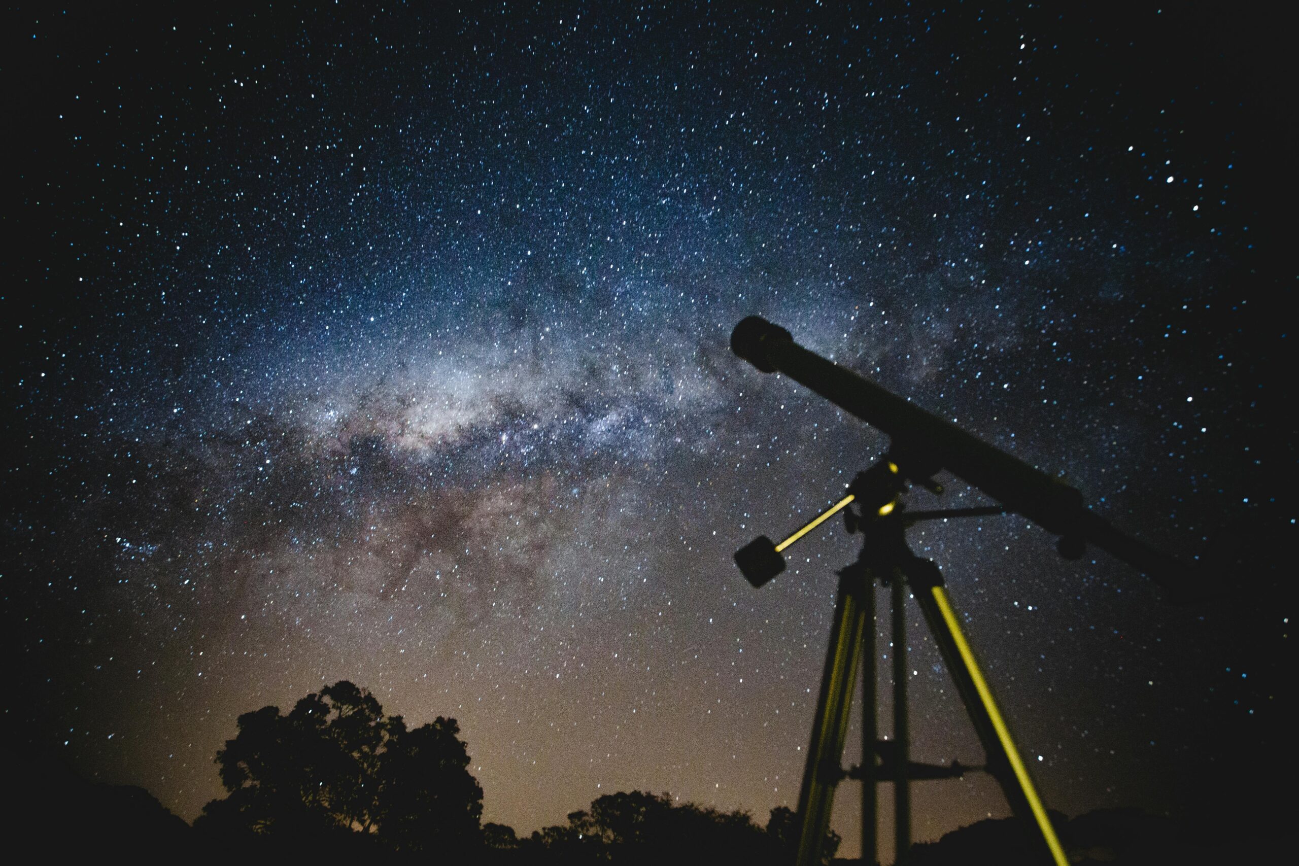 Telescope Photo by Lucas Pezeta